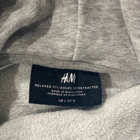 2/$20 Relaxed Fit Grey Hoodie Size L - Picture 3 of 3